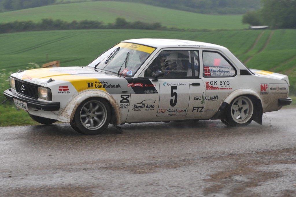 Det er bilerne fra 70erne og 80erne, man vil kunne opleve ved BirchGM Rally Silkeborg, eksempelvis en Opel Ascona som denne kørt af Hans Erik Madsen/Erik Bo Hansen.